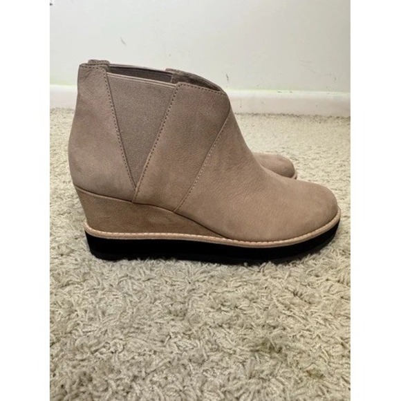 Eileen Fisher Womens Caddy Wedge Chelsea Booties‎ Beige Nubuck Barley Size 9.5M - Picture 1 of 11